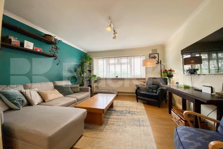 Contemporary and stylish two bedroomed in the heart of Brixton Arlington Lodge Brixton hill, Brixton